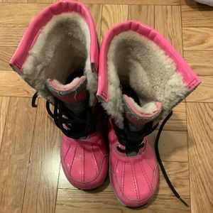 UGG brand size 12 girls snow boot in good used condition